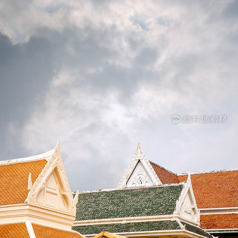 建筑细节从外部的佛教寺庙，Wat Traimit在曼谷